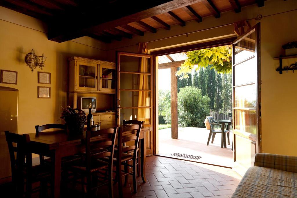 Agriturismo Fattoria Rozzalupi Черрето-Гвиди Номер фото